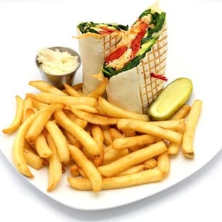 Buffalo Chicken Wrap w/fries